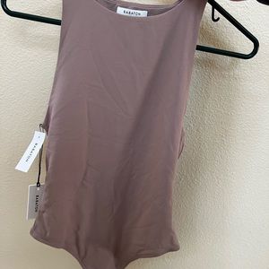 Aritzia Contour 90s Bodysuit
Warm Taupe
Size Small